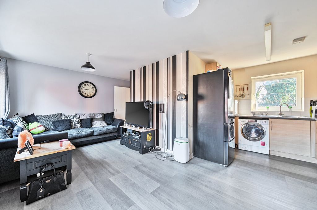 Property photo 3 of 12 1425838-7-69c3Ada...