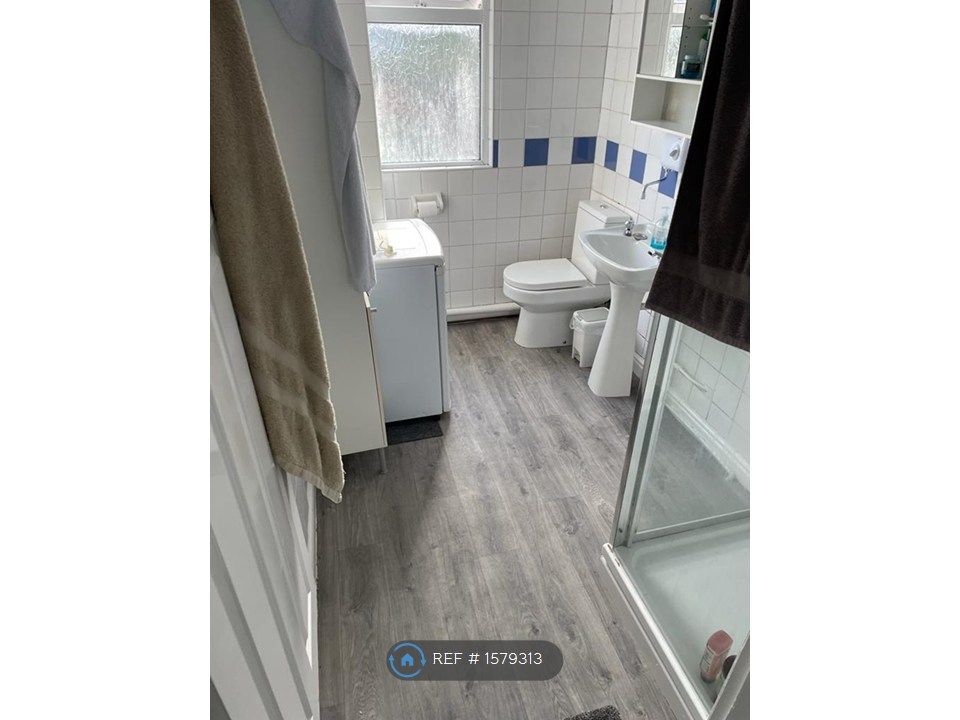Property photo 2 of 4 Bathroom