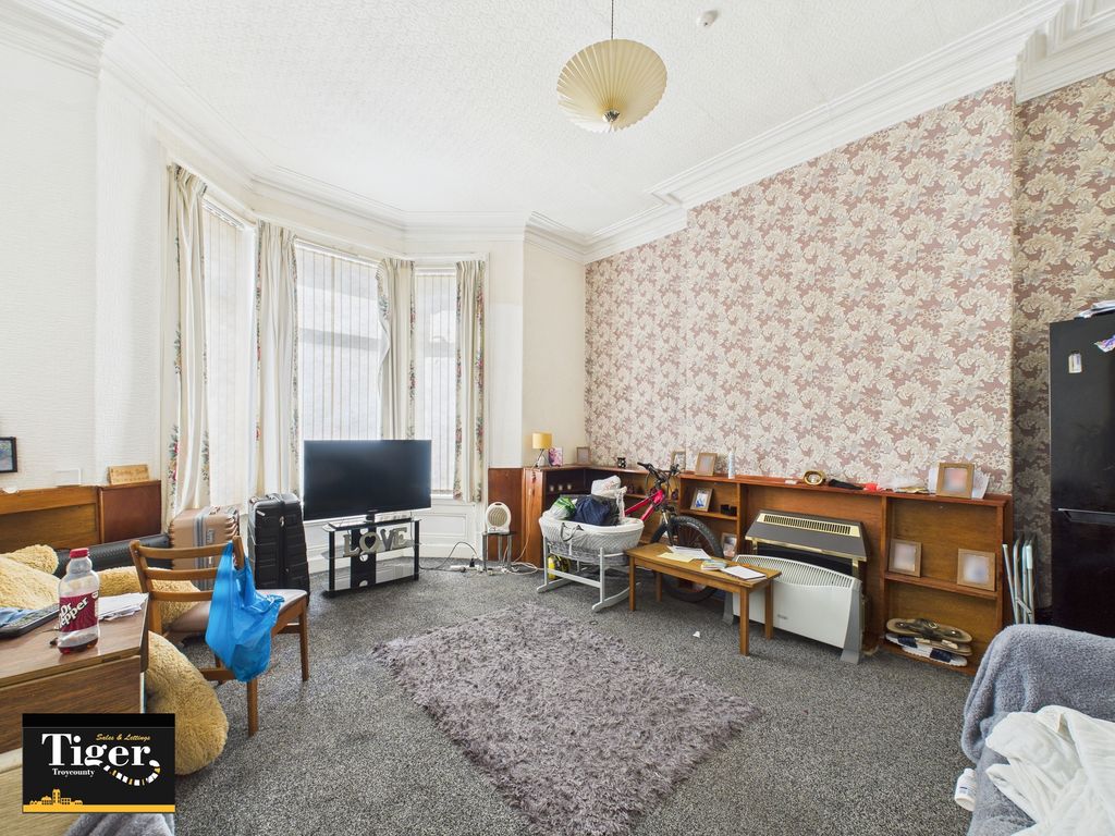 Property photo 2 of 27 Cam02176G0-Pr0560-Still005