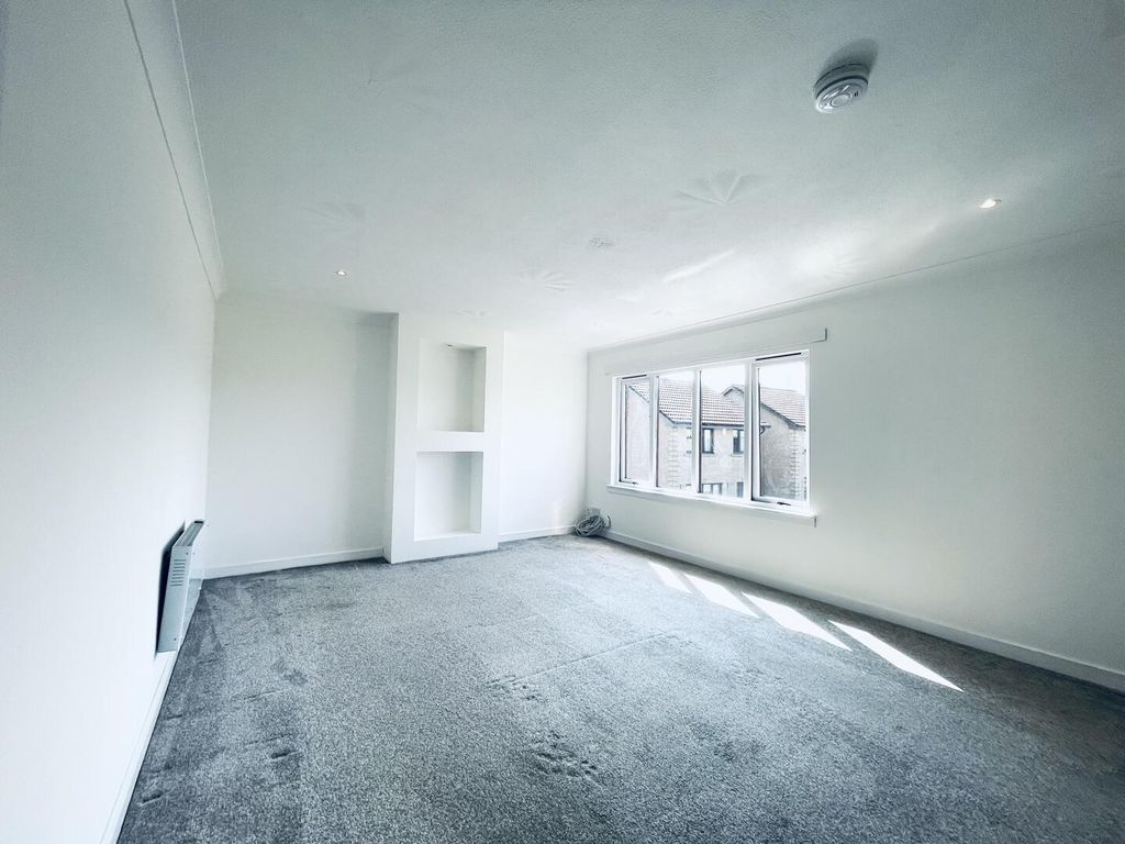 Property photo 3 of 28