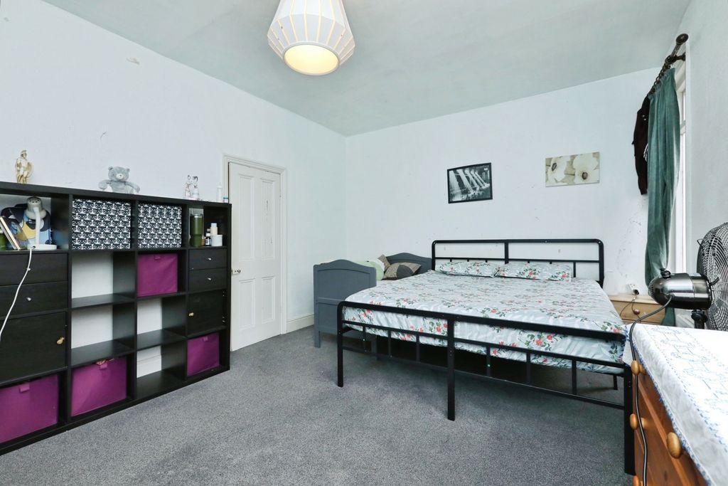Property photo 3 of 18 Pbox-Img.Jpg