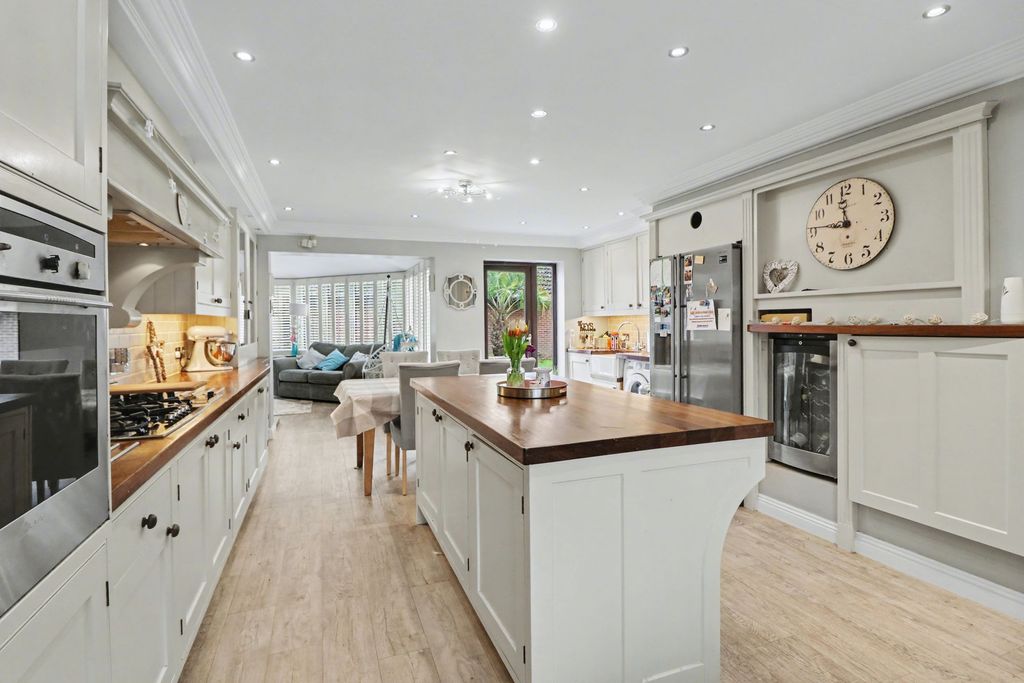 Property photo 1 of 21