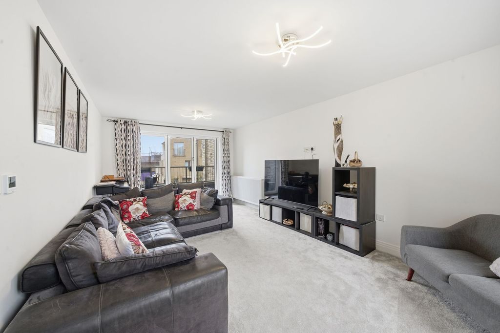 Property photo 3 of 35