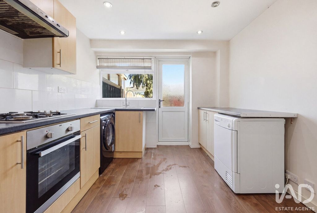 Property photo 3 of 25