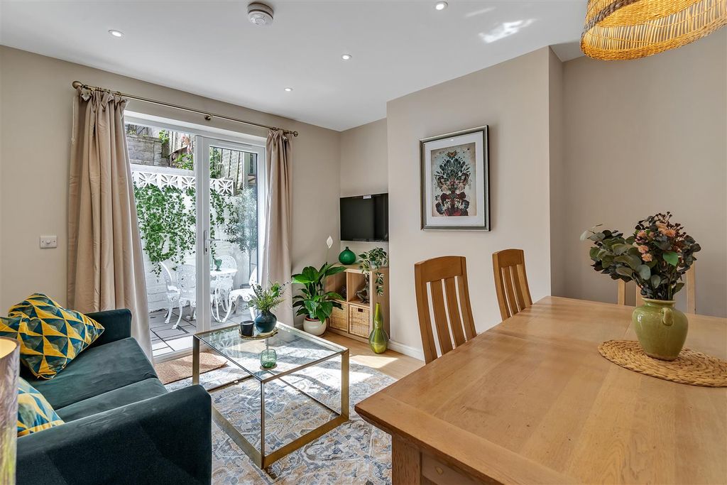 Property photo 3 of 6 Living/Dining Room