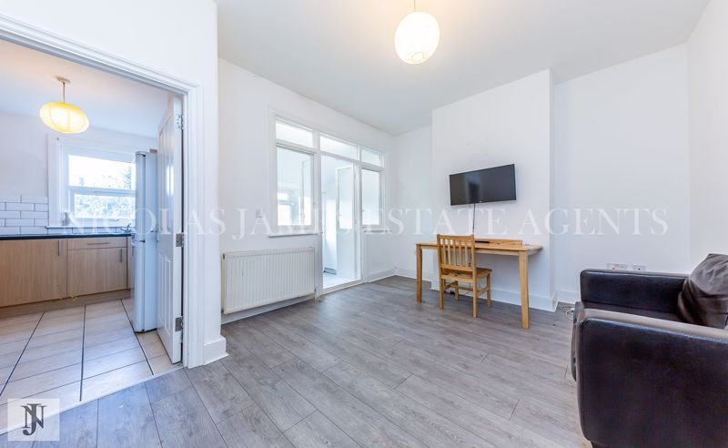 Property photo 3 of 9 Photo 5