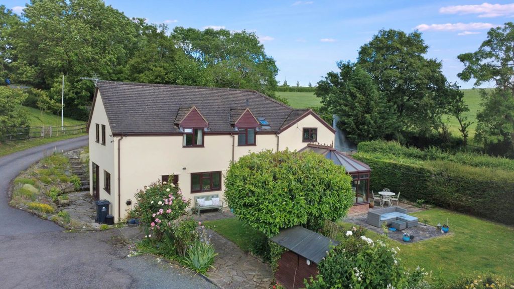 Property photo 2 of 40