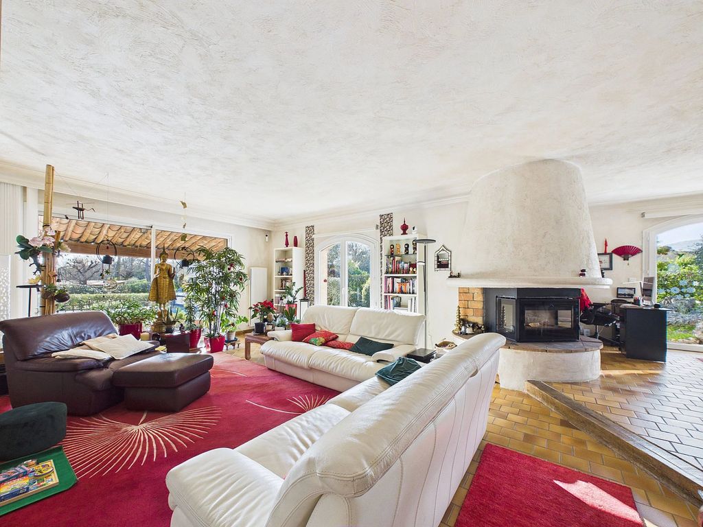 Property photo 3 of 18