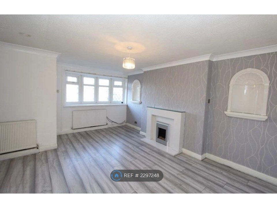 Property photo 2 of 13 Front Room