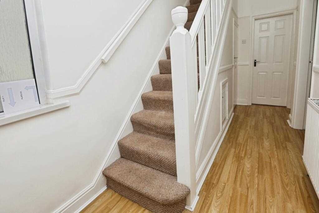 Property photo 2 of 10 Entrance Hall
