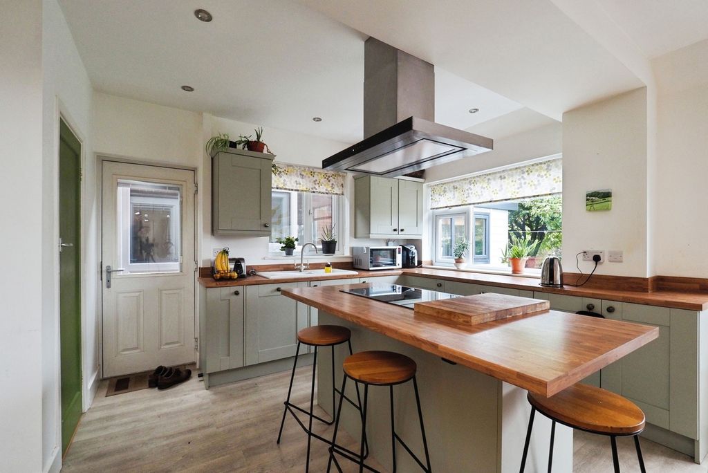 Property photo 3 of 27 Pbox-Img.Jpg