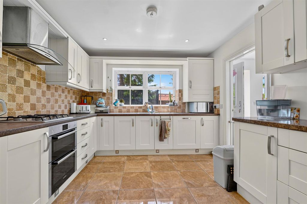 Property photo 2 of 30