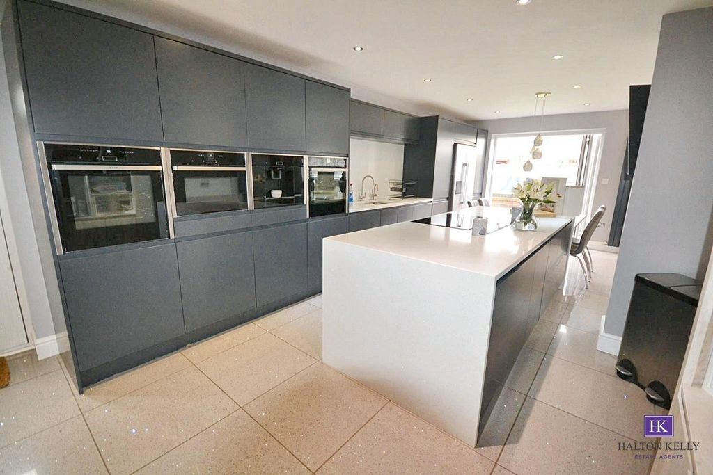 Property photo 3 of 36 Kitchen