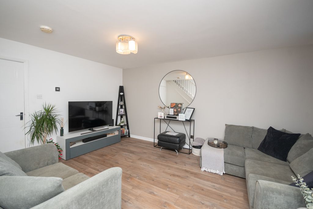 Property photo 2 of 14 Lounge