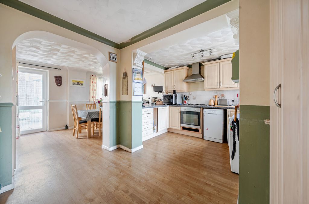 Property photo 3 of 11 1387053-4-6932F40...