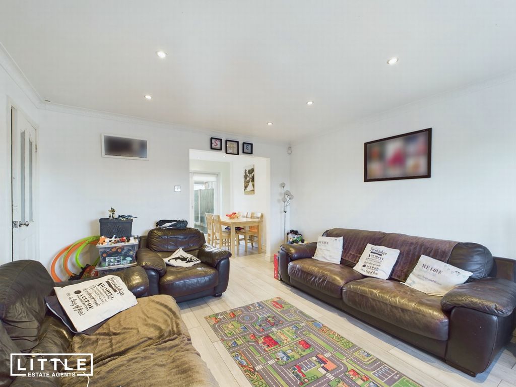 Property photo 3 of 15 Photo 11