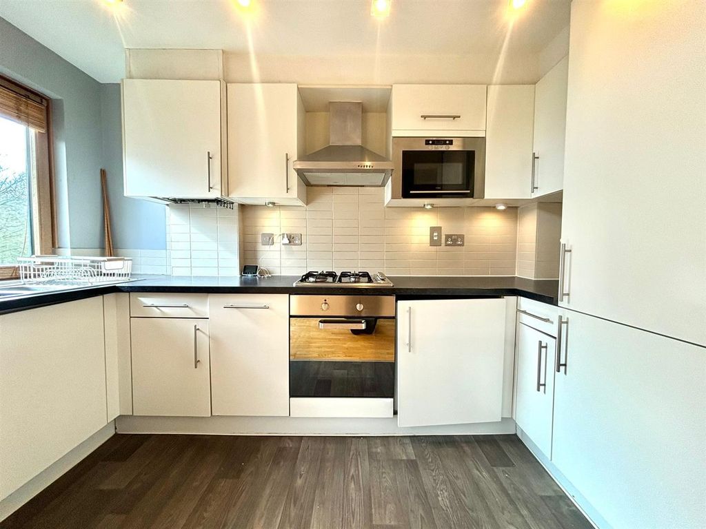 Property photo 2 of 7 Kitchen