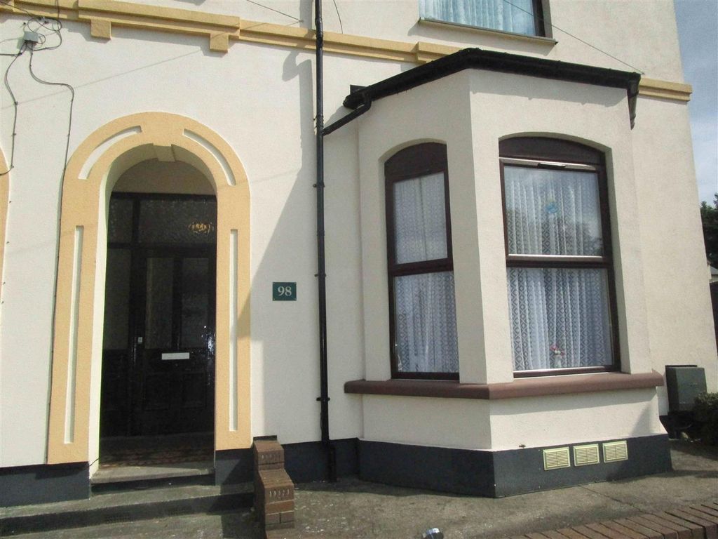 Property photo 1 of 7 Front