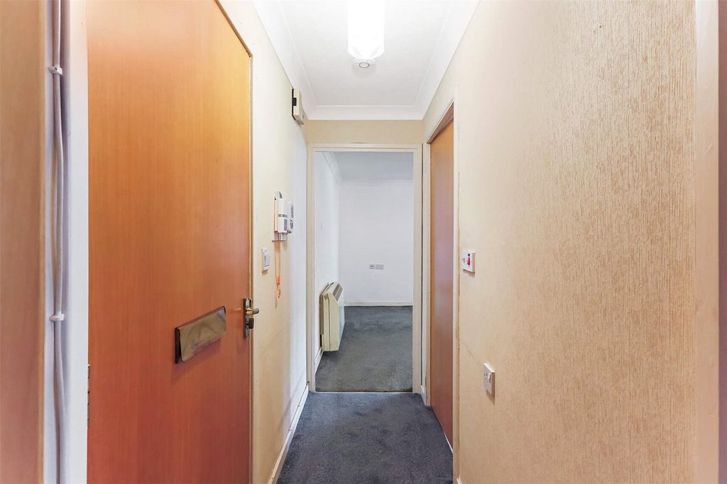Property photo 2 of 14 Hallway