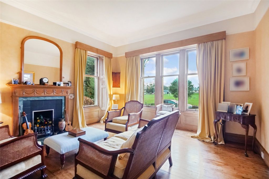 Property photo 3 of 21 Living Room