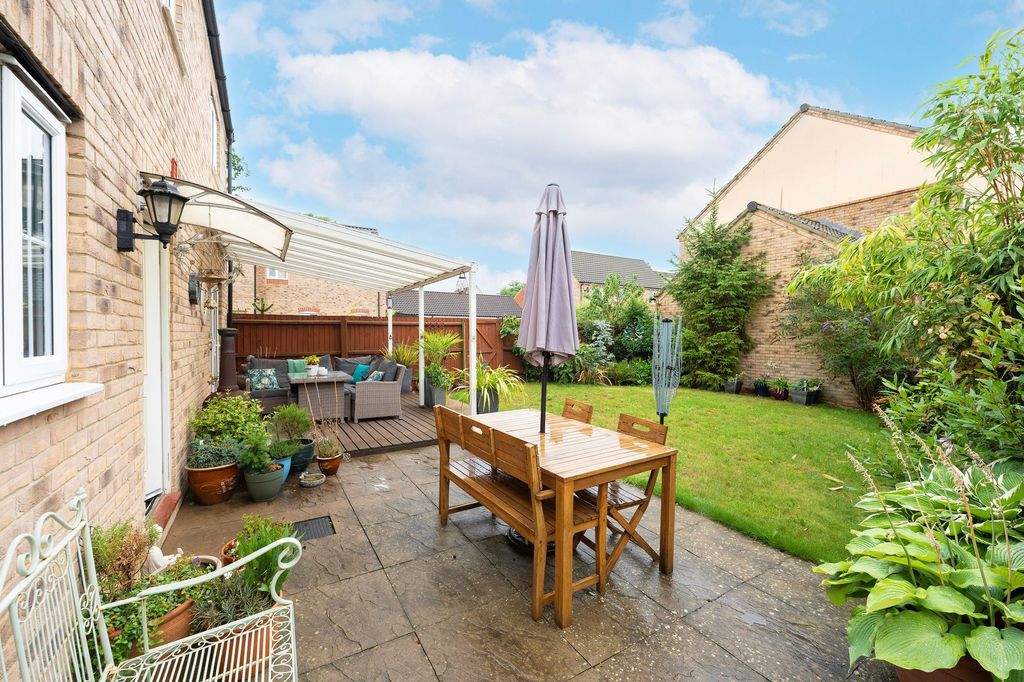Property photo 2 of 27