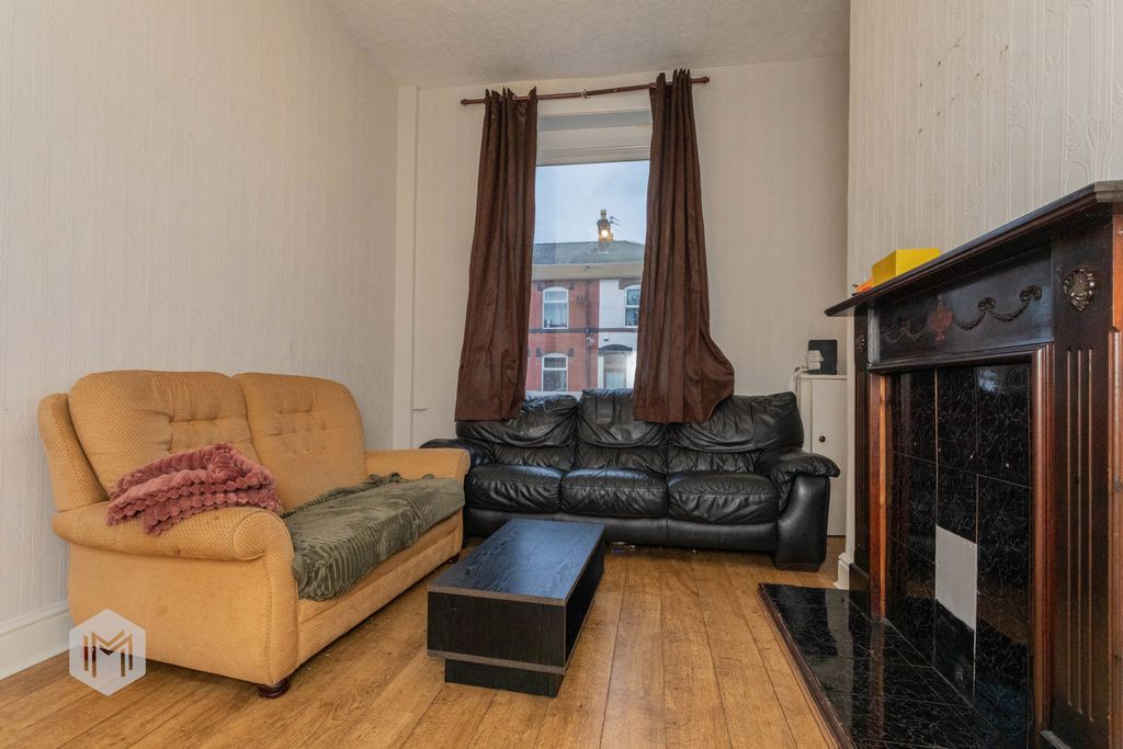 Property photo 2 of 16 Photograph