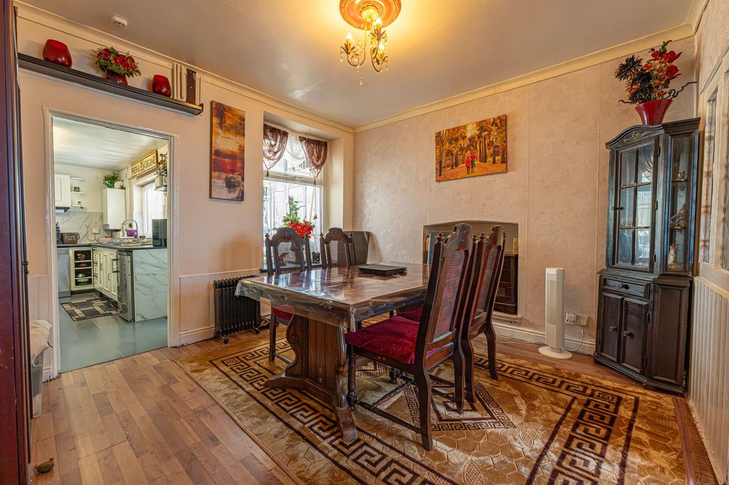 Property photo 2 of 47
