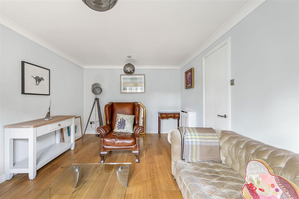 Property photo 2 of 23 30_92549.Jpg