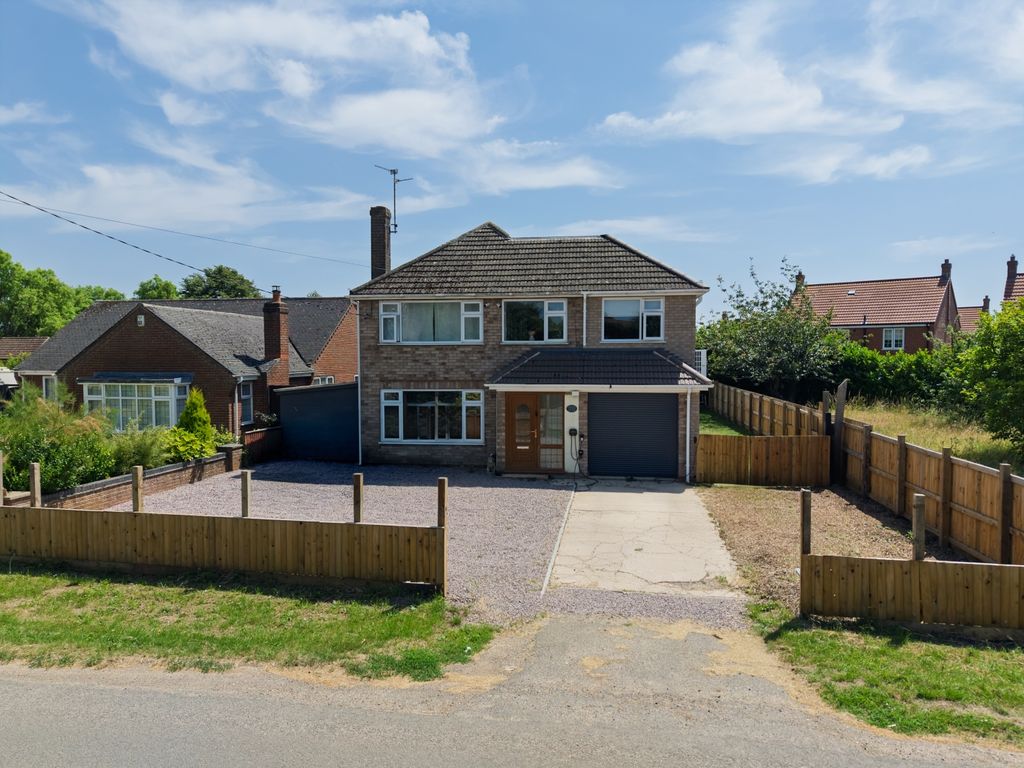 Property photo 1 of 28 Ewemove - Spalding - Garage