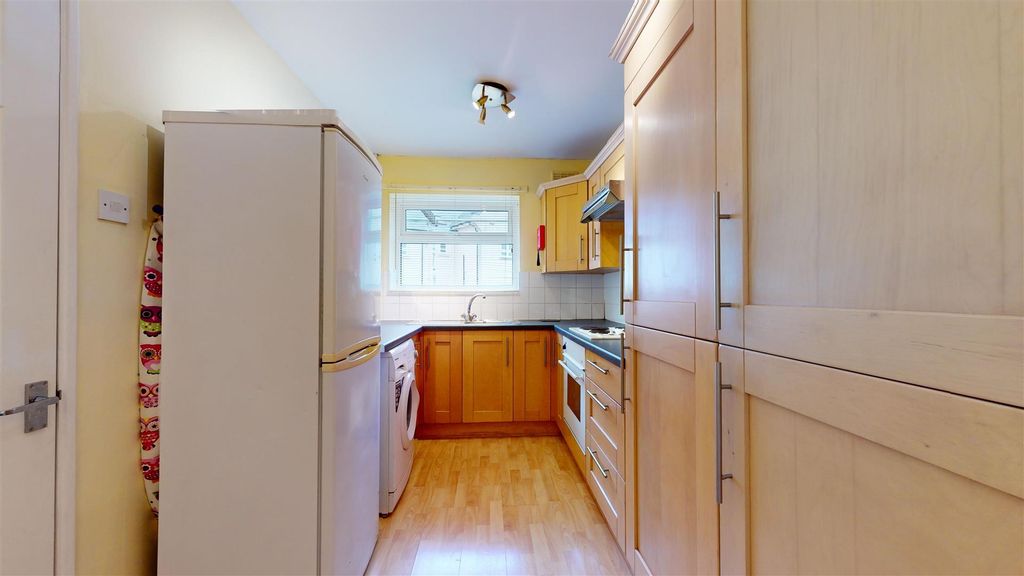 Property photo 2 of 8 Kitchen