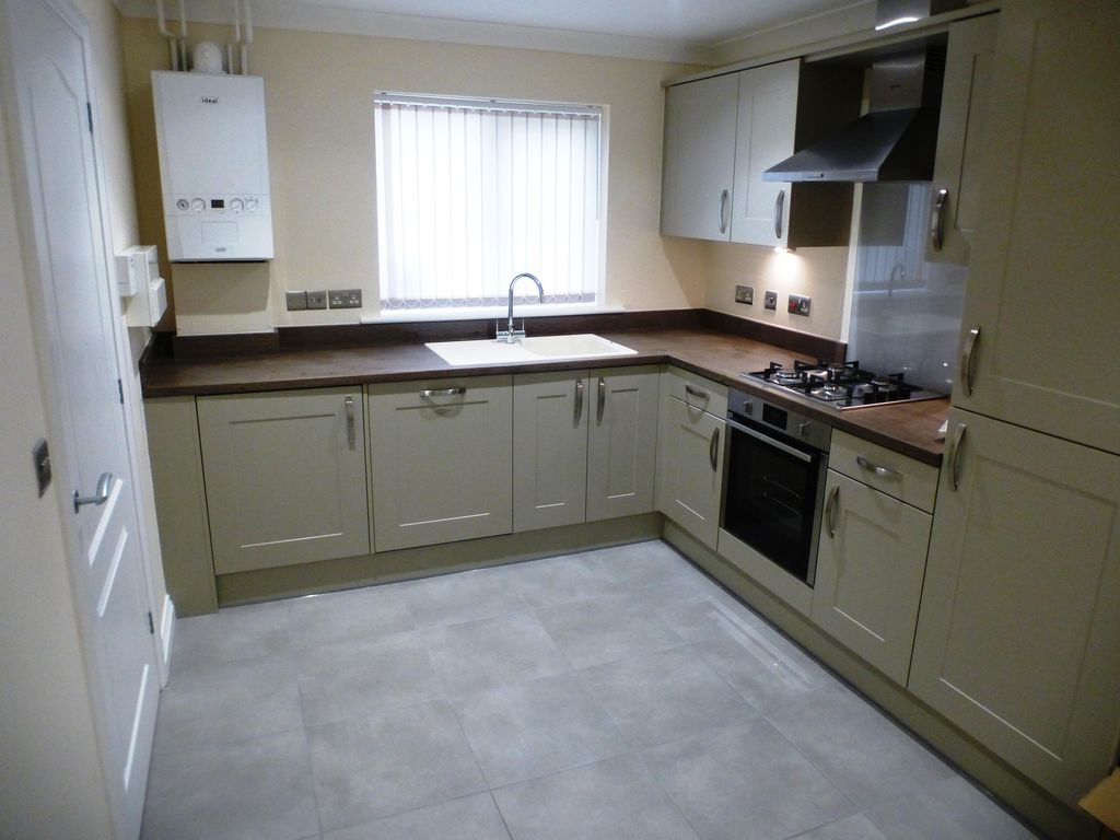 Property photo 2 of 11 Kitchen
