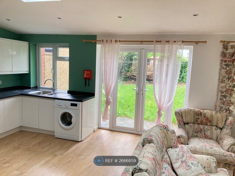 Property photo 3 of 19 Modern Kitchen