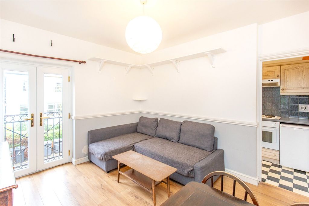 Property photo 1 of 9 Picture No. 18