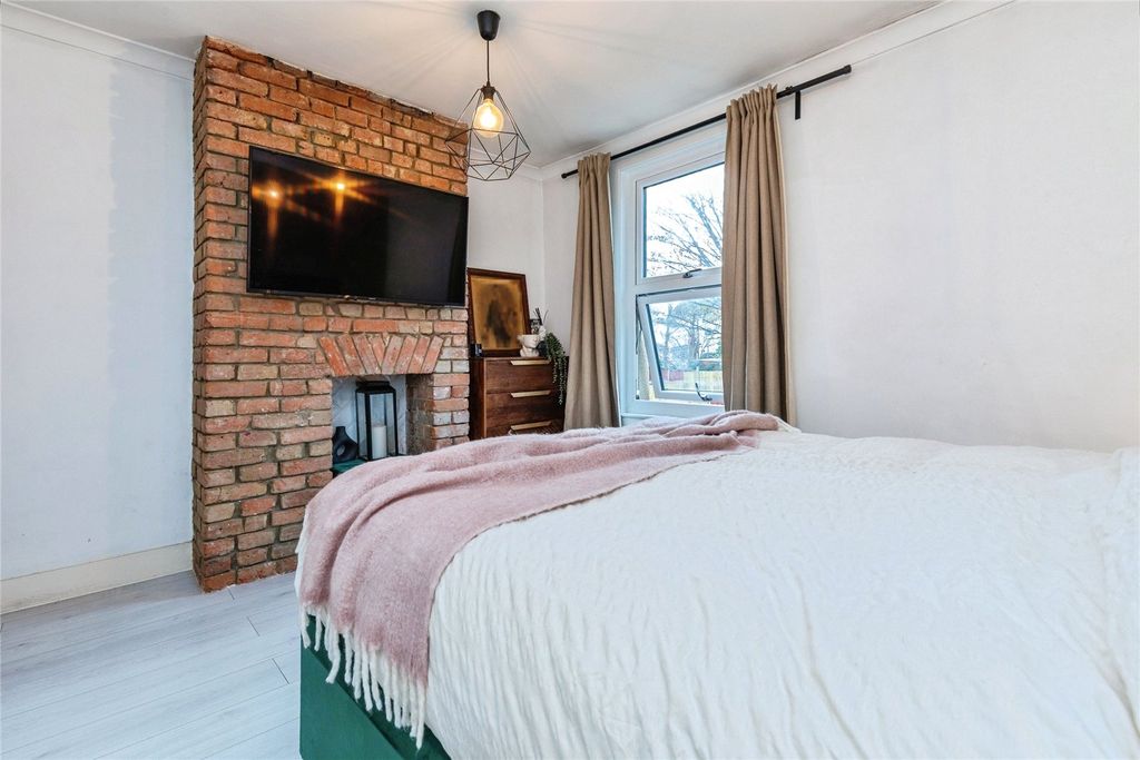 Property photo 1 of 19 Picture No. 09