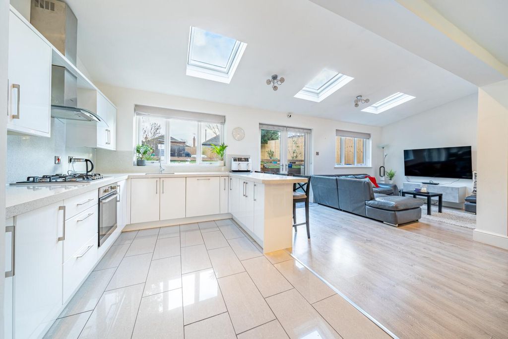 Property photo 3 of 29 Kitchen