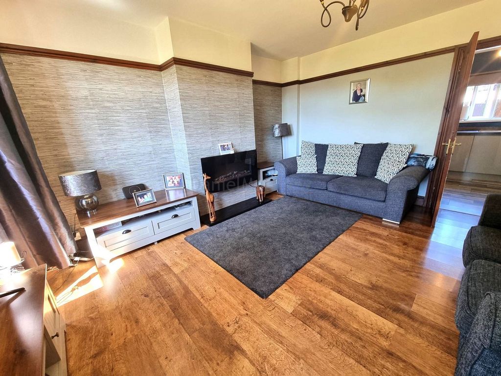 Property photo 2 of 21 Lounge