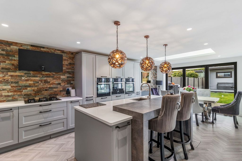 Property photo 2 of 29