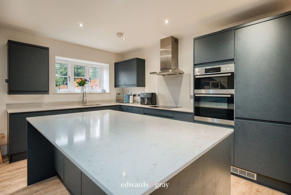 Property photo 3 of 24