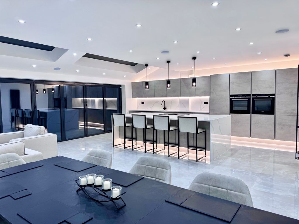 Property photo 1 of 63