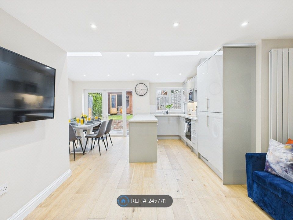 Property photo 3 of 34