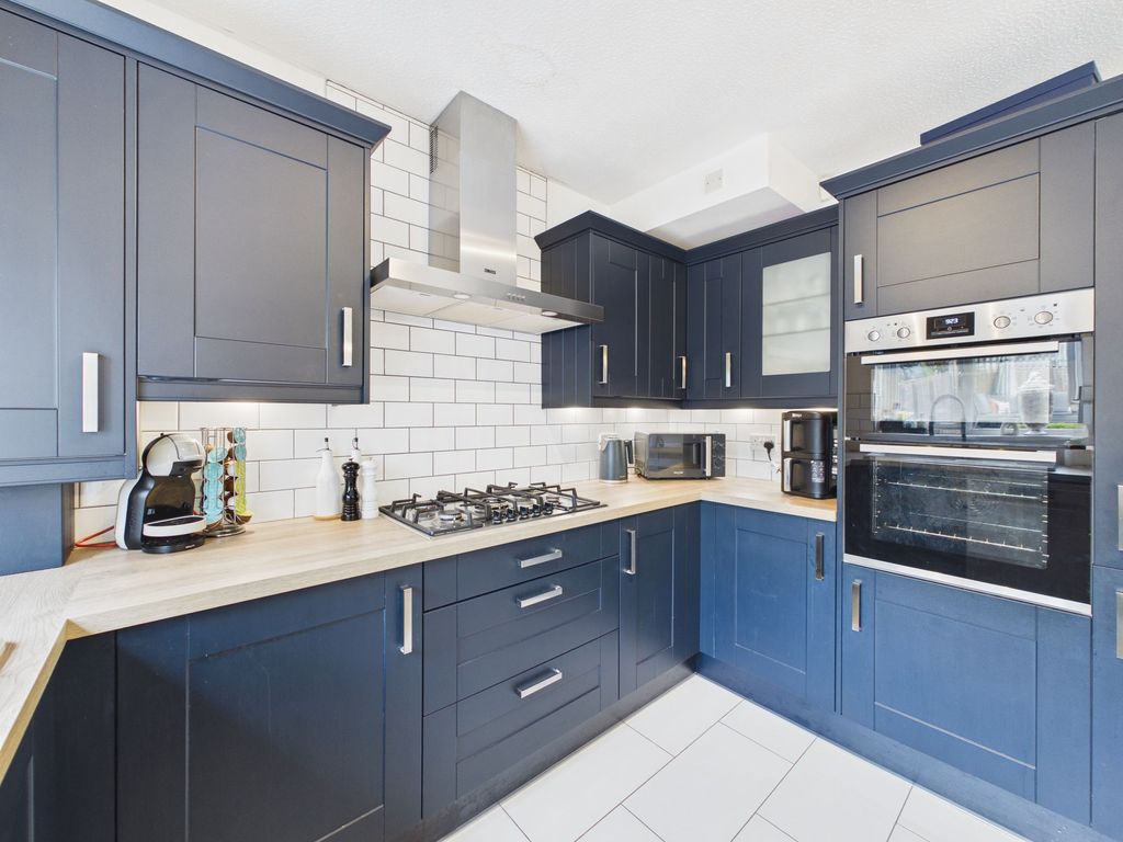 Property photo 3 of 22 Kitchen