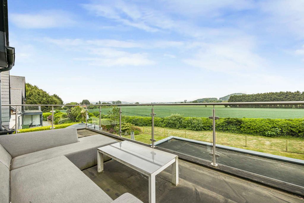 Property photo 2 of 37 33_53381