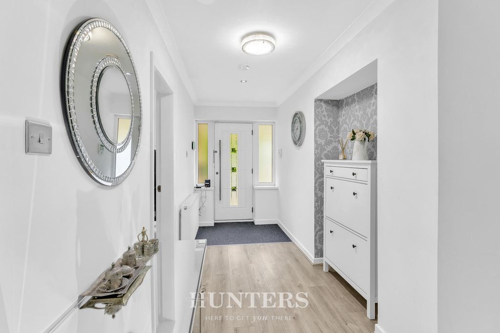 Property photo 3 of 27 Hallway