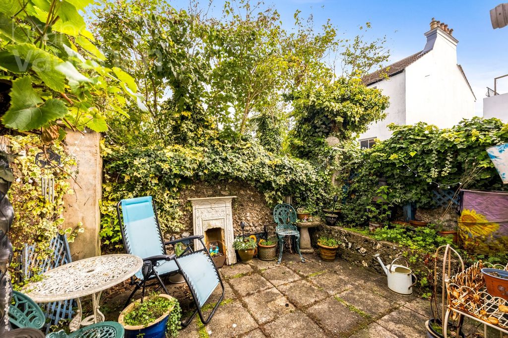 Property photo 3 of 24 Picture No. 06