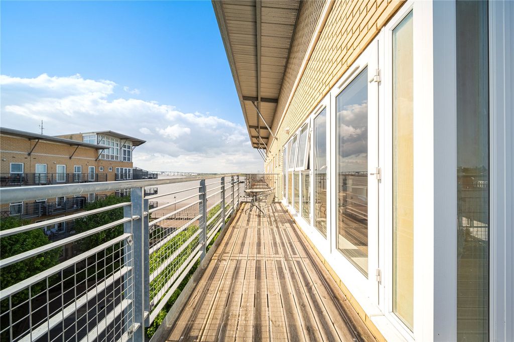 Property photo 1 of 15 Balcony