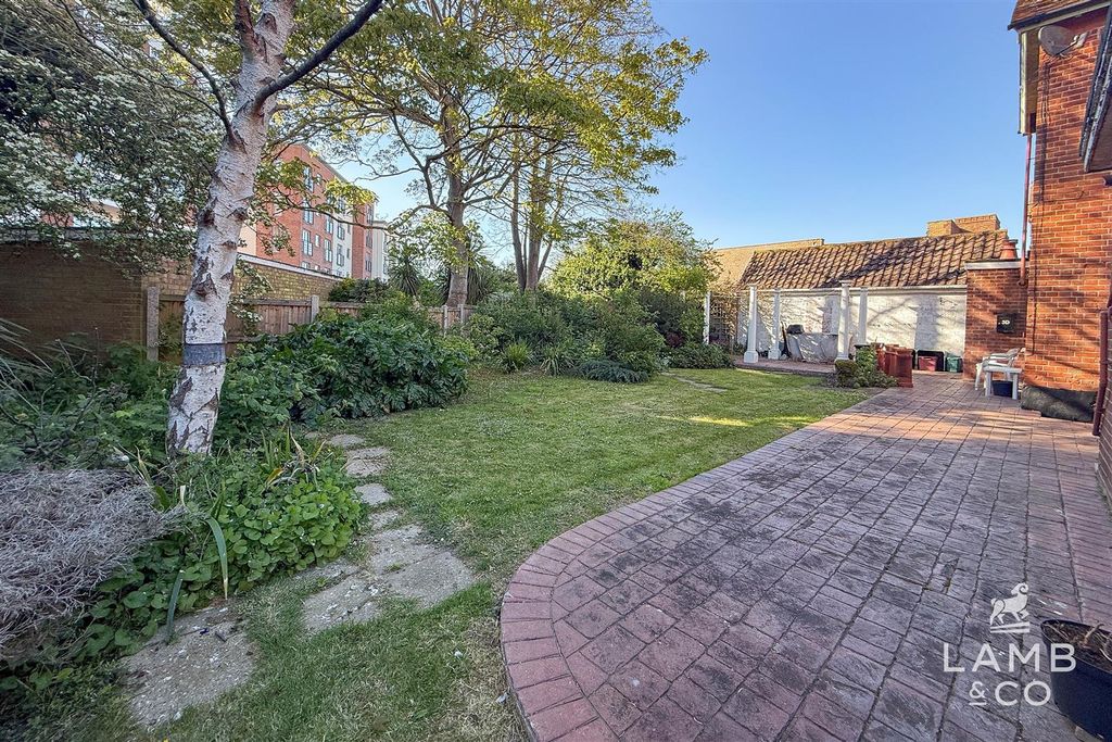 Property photo 2 of 7 Rear