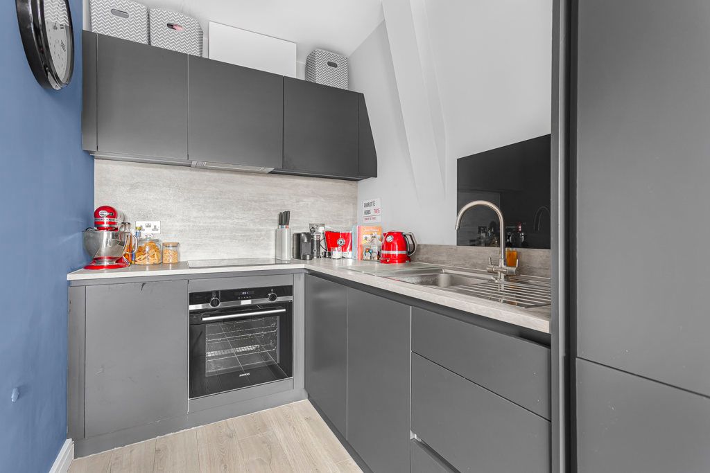 Property photo 3 of 9 Kitchen