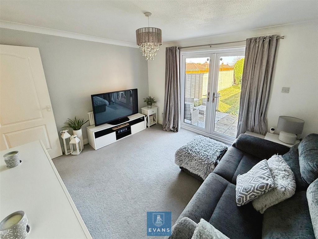 Property photo 2 of 16 Living Room