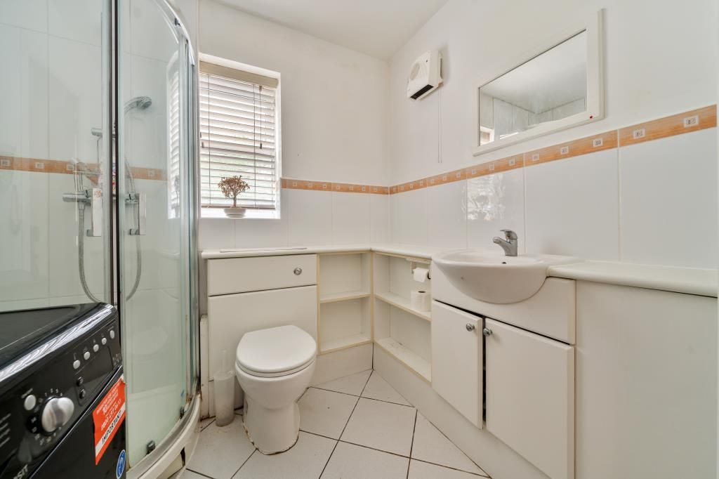 Property photo 2 of 20 Bathroom