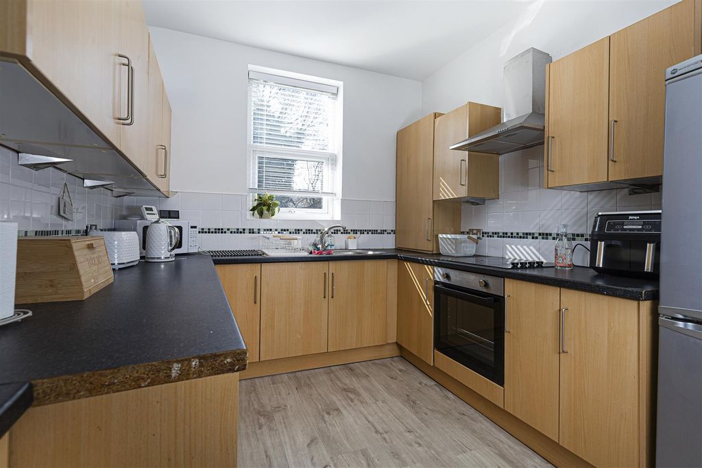 Property photo 3 of 23 Kitchen